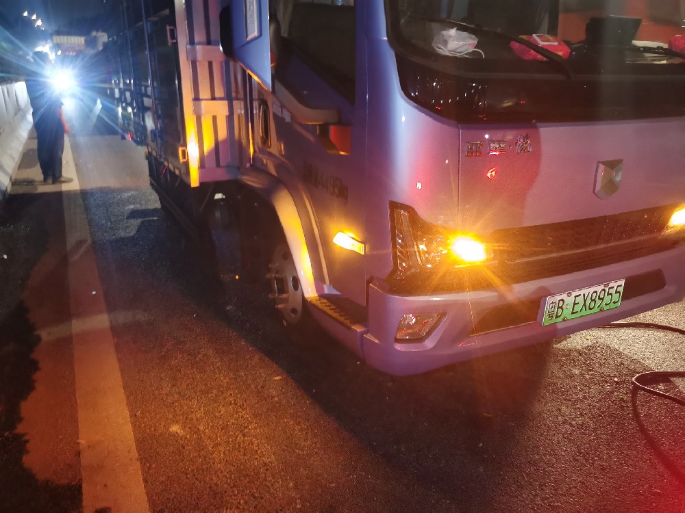 互充充在佛山南海区移动充电救援一台货车