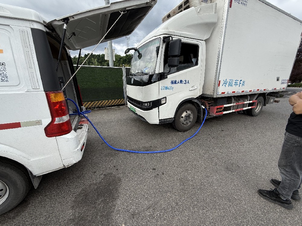 互充充在广州白云区移动充电救援一台冷藏车